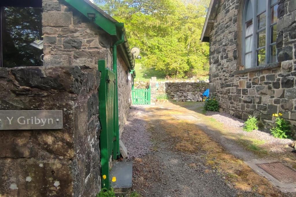 Y Gribyn - Modern Stone Cottage Within Snowdonia'S National Park Долгелай Екстериор снимка
